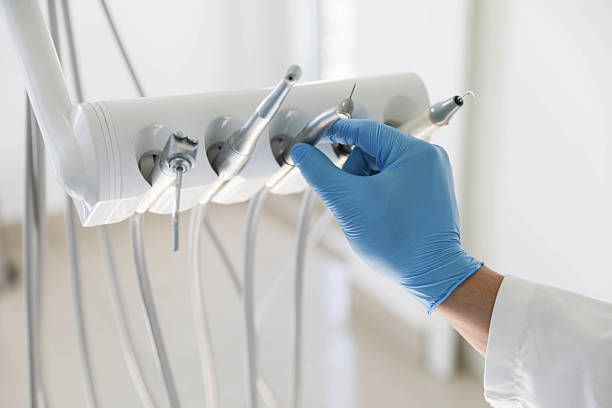 Professional Emergency Dentist technician working in Bristol city County, VA